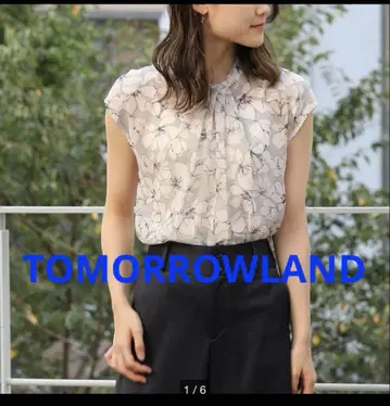 투모로우랜드 포르테 플라워 프린트 프론트 턱 프렌치 슬리브 블라우스