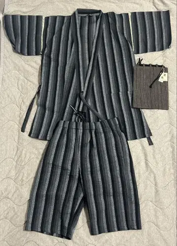 블랙과 그레이 스트라이프 진베이 M 사이즈