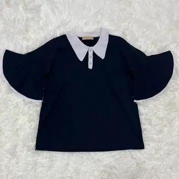 Maglie le cassetto 반팔 블라우스 프릴 소매 펄 버튼