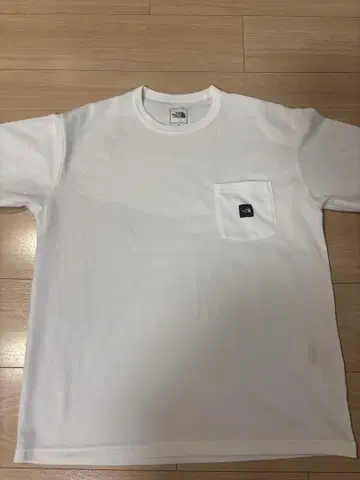 THE NORTH FACE 화이트 포켓 티셔츠 M 사이즈