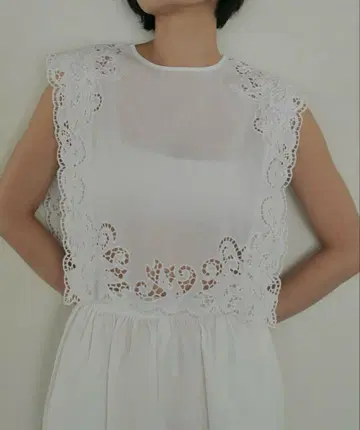 anuke Cutwork Box Blouse 상의 블라우스
