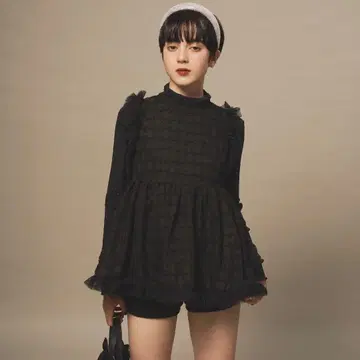 프릴 디자인 블랙 뷔스티에