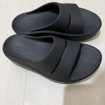 우포스 블랙 샌들 통굽