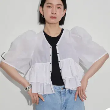 프릴이 달린 오분 소매 상의 (화이트/블랙)