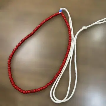 새상품 고로즈 가죽 끈 + 화이트 하트 비즈 6mm 45cm