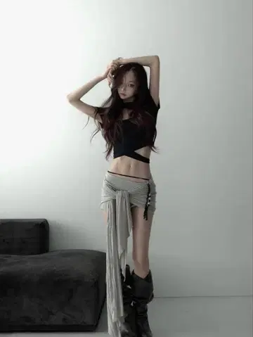 theredthread S 프론트 크로스 탑 블랙