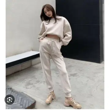 벌스데이 바쉬 셋업 본딩 맨투맨 ECRU 조거 팬츠 S