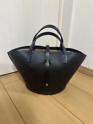 블랙 가죽 플레어 바스켓백 ROPE