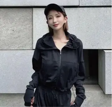 시이짱 차광 후드티 블랙