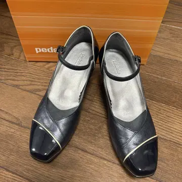 페달라 가죽 스트랩 펌프스 스퀘어 에나멜 토 24cm 2E