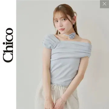 Chico 치코 로즈 초커가 달린 원숄더 밑단 레이스 T
