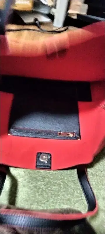 블랙과 레드 가죽 토트백
