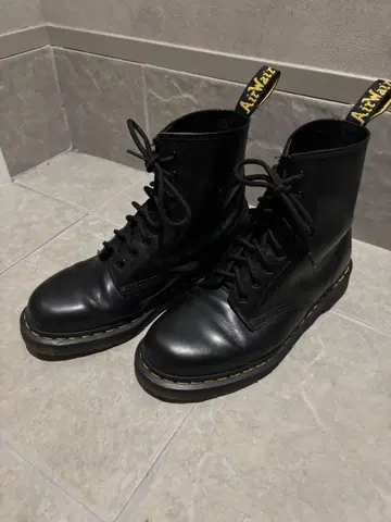 Dr. Martens 1460 8 홀 부츠