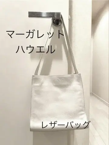 마가렛 호웰 화이트 가죽 토트백