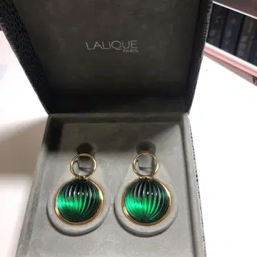 12185 LALIQUE 그린 리브 디자인 귀찌