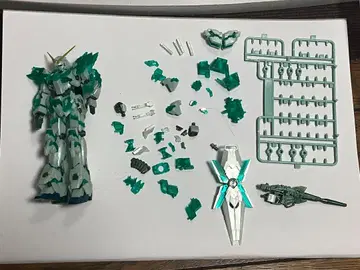 HGUC 유니콘 건담 빛의 결정체