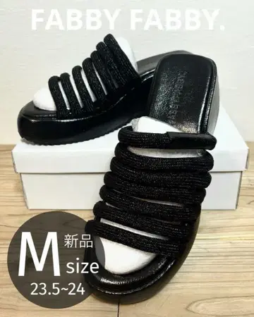 새상품 FABBY FABBY. 통굽 메탈릭 7 벨트 샌들 M 사이즈