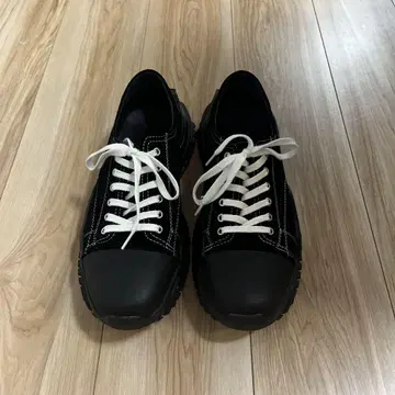 블랙 스니커즈 합성 피혁 통굽