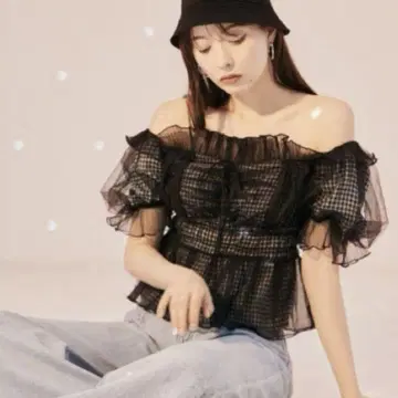 스나이델 SNIDEL 개더 프릴 오프숄더 블라우스