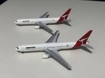 콴타스 항공 B767-300 2대