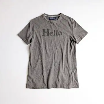 MADISONBLUE HELLO CREW NECK TEE 그레이 카키