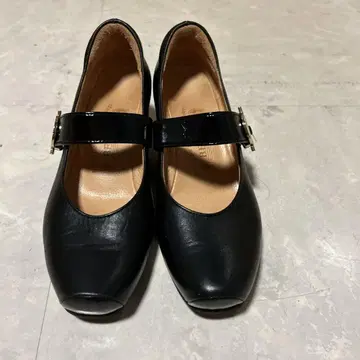 미사용급 BENESU 스트랩 펌프스 가죽 블랙 검정 23.5cm