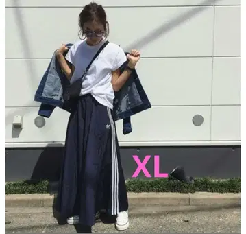 아디다스 오리지널스 네이비 새틴 플레어 스커트