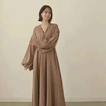 로렌 앞쪽 버튼 볼륨 원피스