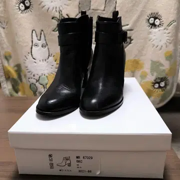 DIANA 블랙 가죽 숏부츠