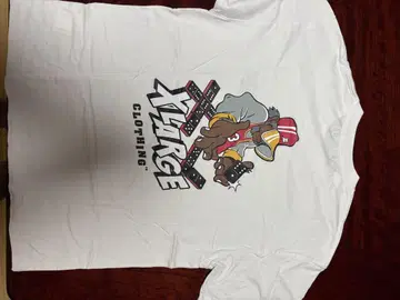 XLARGE 화이트 티셔츠 그래픽 프린트
