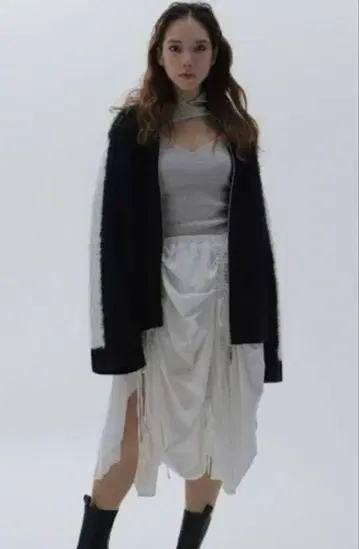 멜트 레이디 헤비 플레어 스커트 화이트