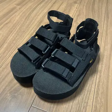 Teva 블랙 스포츠 샌들 조정 가능