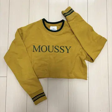 MOUSSY 크롭 맨투맨 머스타드