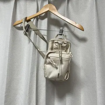 SLY 숄더백 화이트