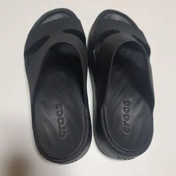 크록스 블랙 컴포트 샌들