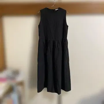 LE GLAZIK 블랙 슬리브리스 롱 원피스