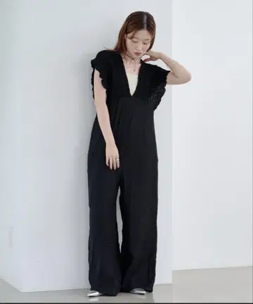 kastane 블랙 프릴 V넥 올인원 O 사이즈