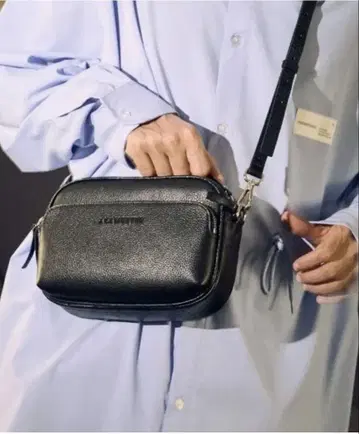 블랙 가죽 숄더백