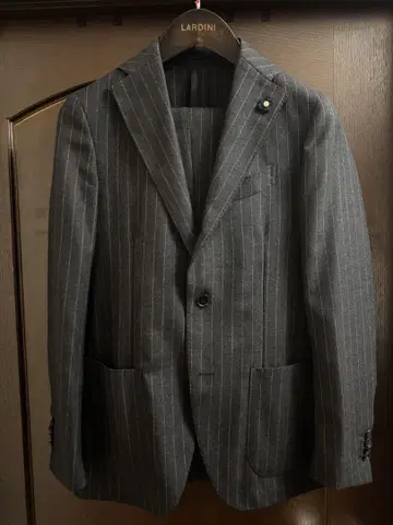 LARDINI 스트라이프 수트 다크 그레이