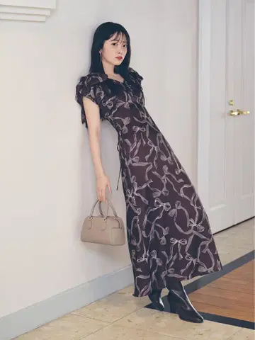 SNIDEL 리본 슬리브 디자인 원피스 브라운