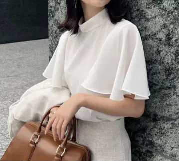 anuaans 플레어 슬리브 화이트 블라우스