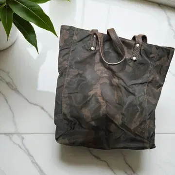 BARNEYS NEW YORK 카모플라주 나일론 토트백