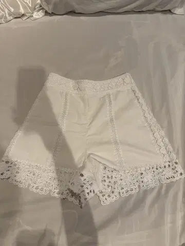 자라 화이트 레이스 숏 팬츠