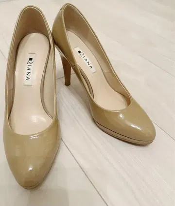 다이애나 고급스러운 베이지 펌프스 23 플레인