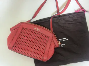 kate spade (케이트 스페이드) 펀칭 가죽 숄더백 수납 가방 포함