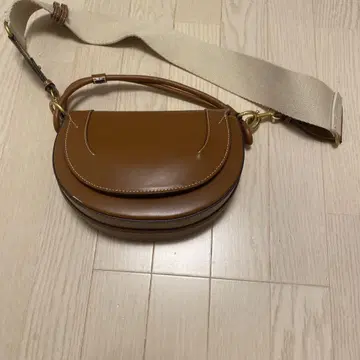자라 브라운 숄더백
