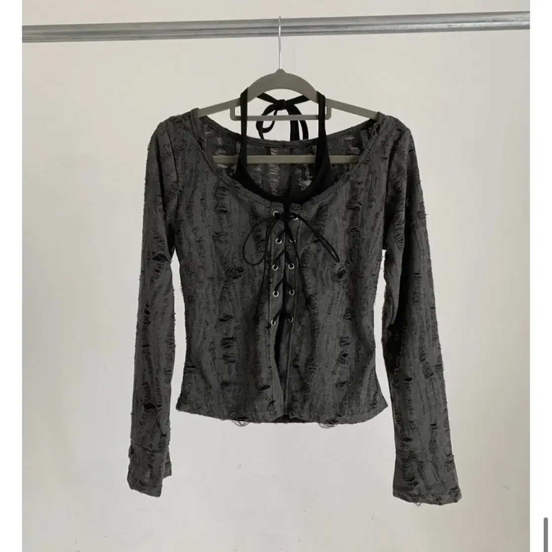 Eyelet Damage T-shirt on Bunjang Global Site.