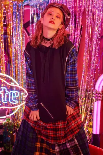Candy Stripper LiSA 콜라보 후디 레드 블루
