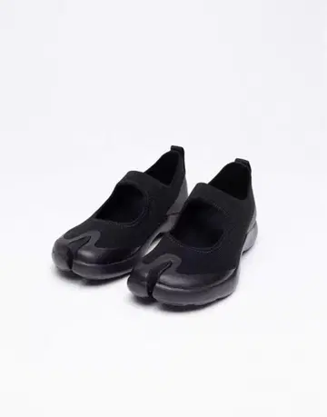TABI FOOTWEAR 블랙 타비 샌들