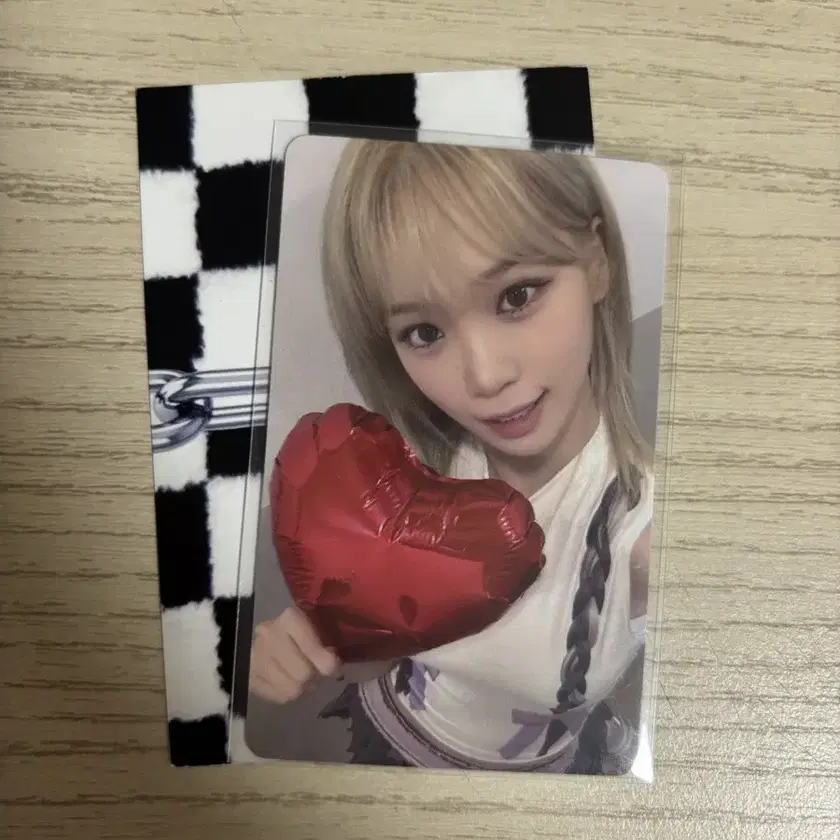 レア❣️LE SSERAFIM❣️ホロトレカコンプリートWeverse global LE SSERAFIM❣️ウンチェ ホロトレカWeverse global特典の通販
